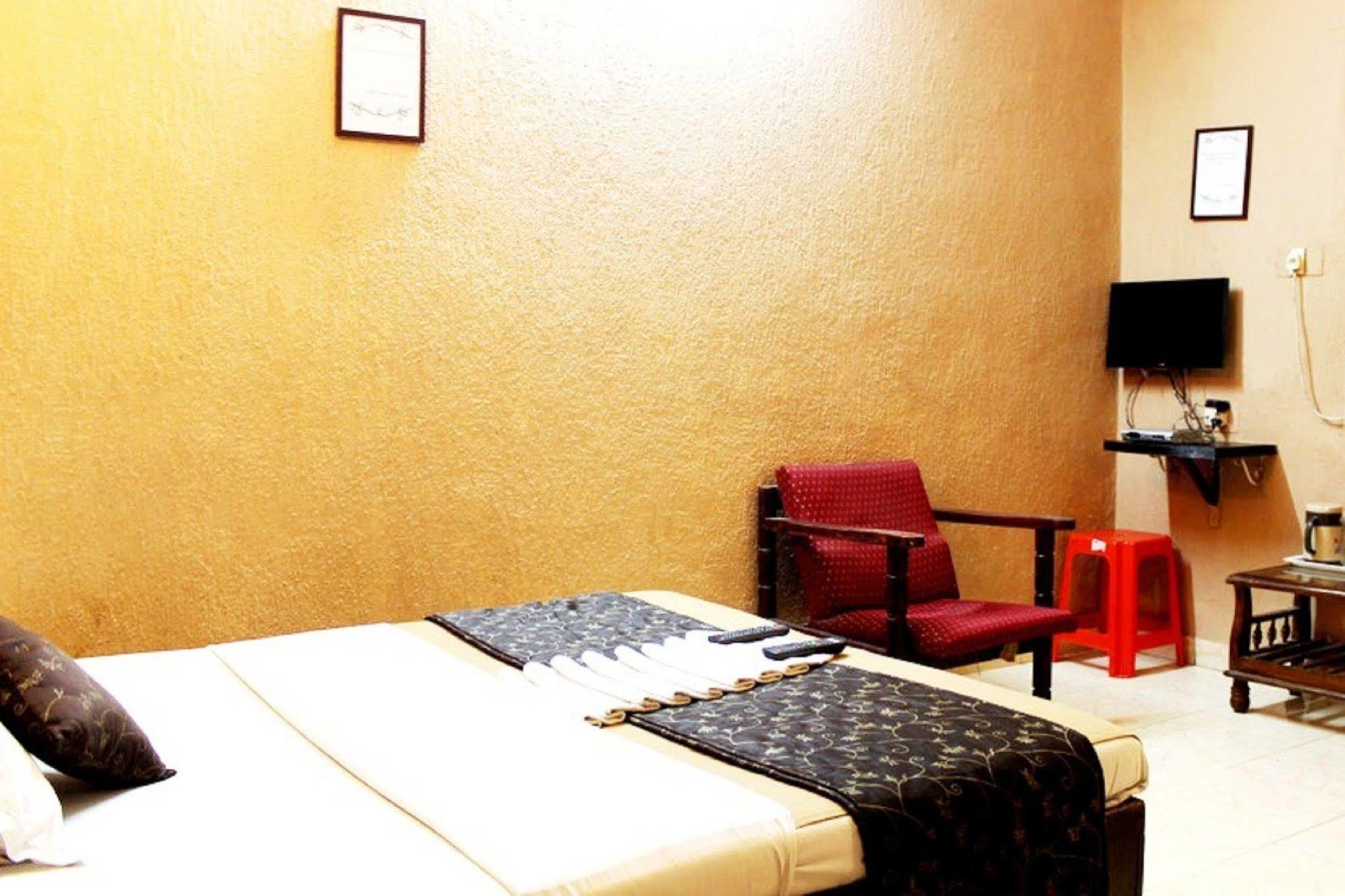 Red Palm Residency Hotel Mumbai Exterior photo